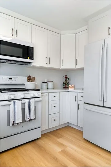 Kitchen remodel at Eastmont Irvine - view 11