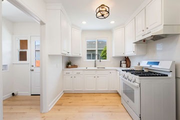 Los Angeles CA Full Remodel - Image 13