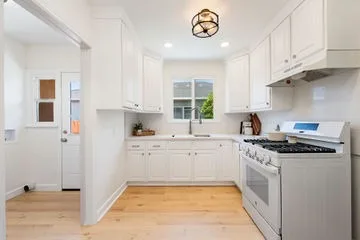 Los Angeles CA Full Remodel - Image 13