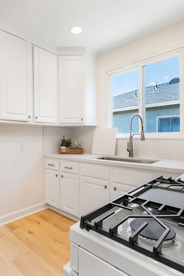 Los Angeles CA Full Remodel - Image 29