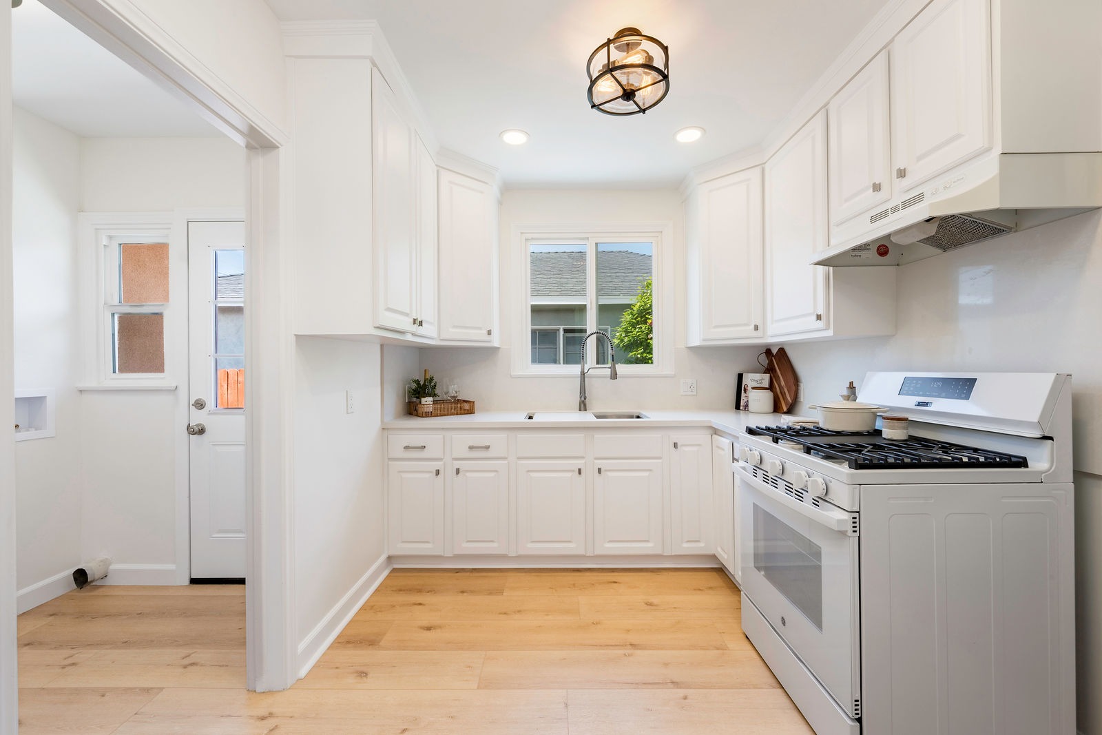 Los Angeles CA Full Remodel - Image 34