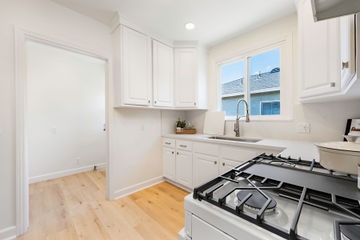 Los Angeles CA Full Remodel - Image 38