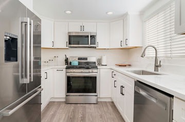 Kitchen remodel at Mulberry Drive Whittier - view 43