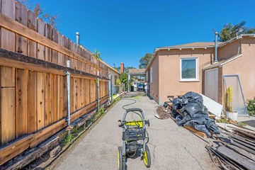 Short Ave. Los Angeles Garage Conversion - Image 2