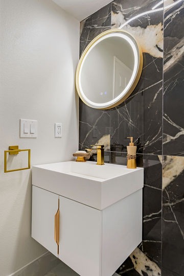 Sun Dial Dr. Tustin Bathroom Remodel - Image 6