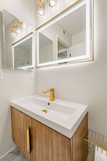 Sun Dial Dr. Tustin Bathroom Remodel - Image 8