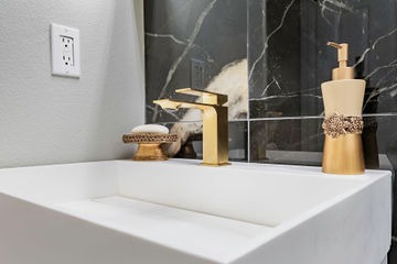 Sun Dial Dr. Tustin Bathroom Remodel - Image 18